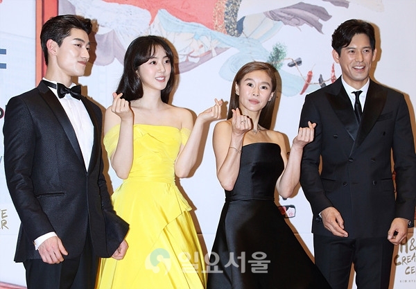 2019 MBC연기대상 포토월 행사에 참석한 곽동연-박세완-예지원-오지호