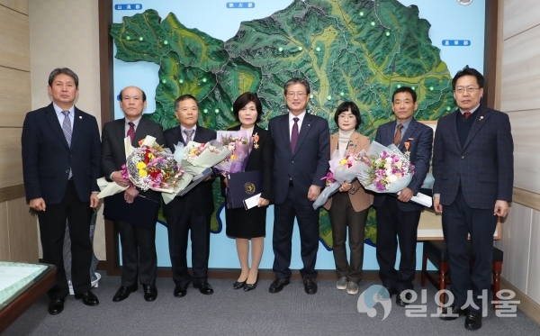 2019년 하반기 퇴직공무원 정부포상 수여 @ 의령군 제공