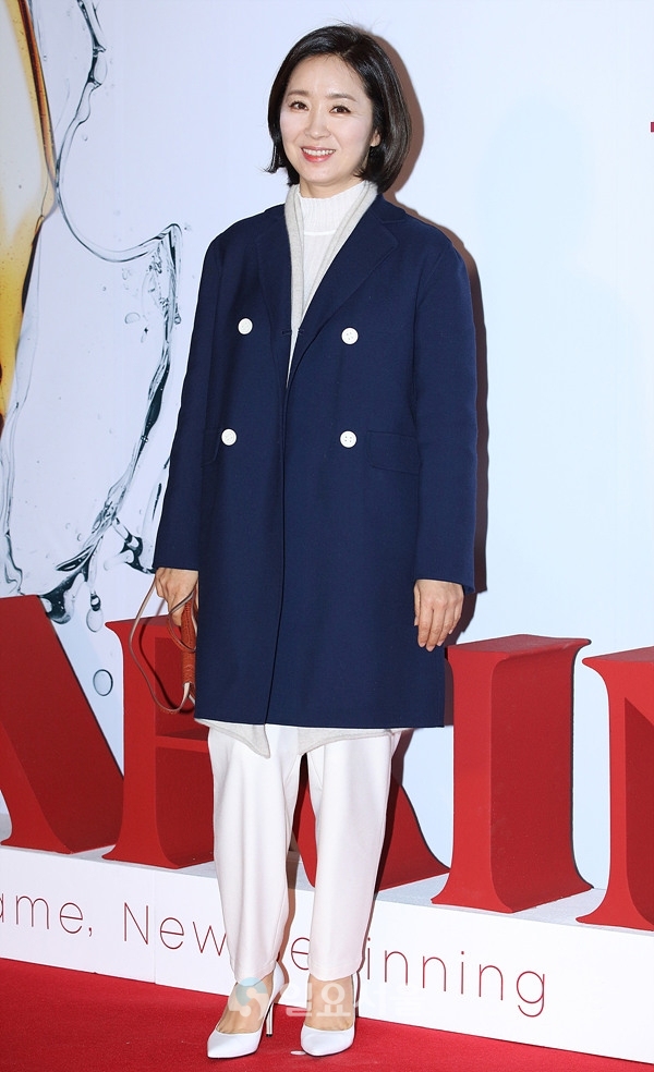 클라랑스 행사 참석한 윤유선