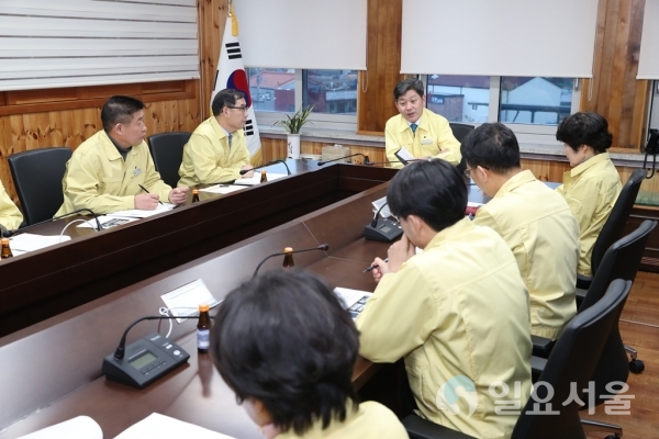 국내 중국 우한시 신종 코로나바이러스 감염증 집단 발생과 인접 국가 확산 및 국내 4명의 확진 환자 발생에 따라 28일  긴급대책회의를 게최했다. @ 고성군 제공