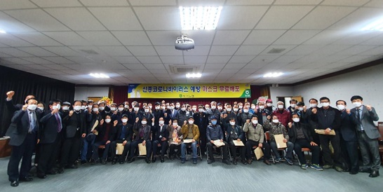 곡성군 석곡농협은 심각한 코로나바이러스 감염병 확산 대응 차원에서 마스크 1만 2천개를 무료로 배포했다.