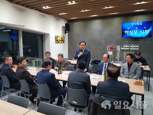 허성무 창원시장이 30일 오후 6시 30분, 한국산업단지공단 경남창원스마트산단사업단이 개최한 ‘Go Smart21 신규 사업기획 최종 보고회’에서 인사말을 하고 있다. @ 창원시 제공