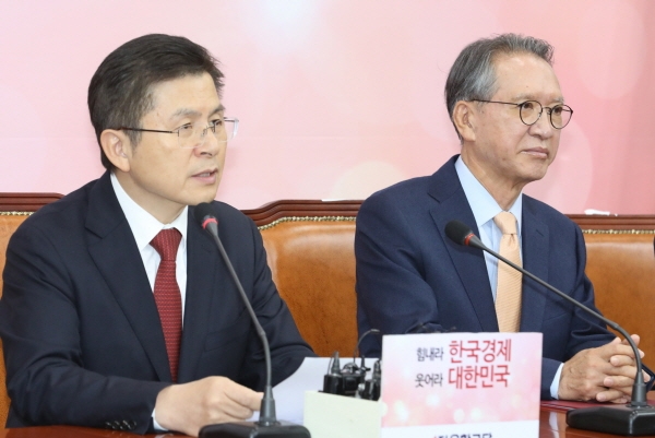 황교안(좌) 자유한국당 대표와 김형오(우) 한국당 공천관리위원장 [뉴시스]
