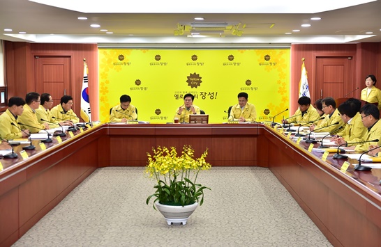 ‘신종 코로나 바이러스 감염증’ 관련 긴급대책회의가 군청 2층 상황실에서 열렸다.