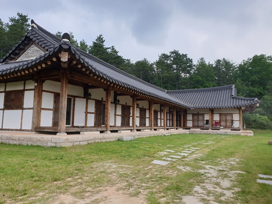 백련재의 전경