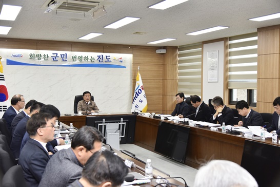 전라남도 진도군에서 개최된 정부 공모사업 대응 보고회의 모습이다.