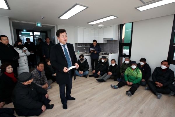 허인환 동구청장, 주민협의체, 주민 등 40여 명이 참석과 주민화합의 장이 될 주민커뮤니티센터의 개관을 축하했다
