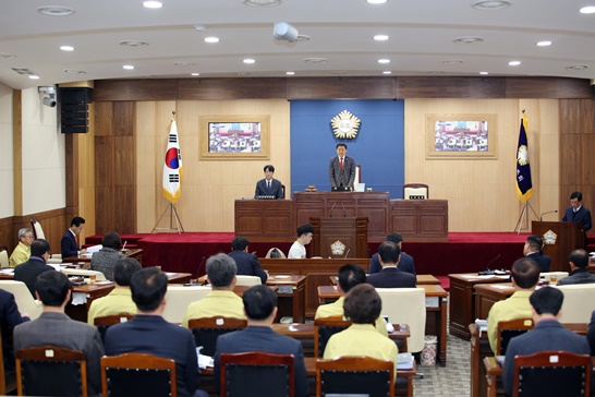 전라남도 영암군의회 개회식 및 제1차 본회의의 모습