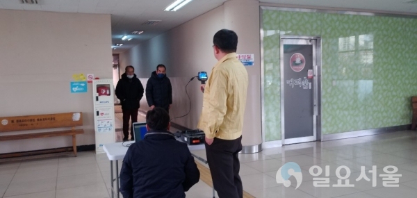 지난 6일부터 유동인구가 많은 거창시외버스터미널에 열화상 감시카메라를 설치해 운영하고 있다. @ 거창군 제공