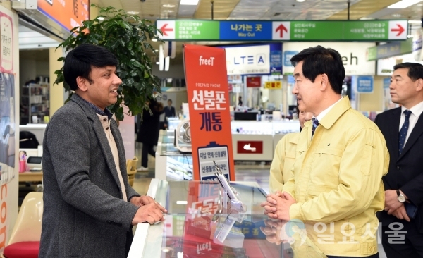 안병용시장, 지하상가 점포 방문