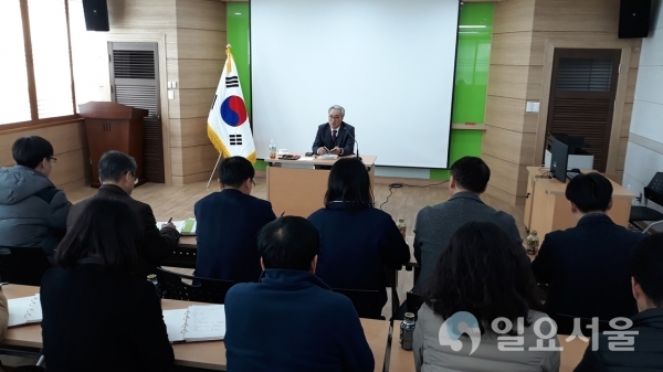 김준간 함안부군수가 지난 6일 함안농업의 재도약 및 원활하고 효율적인 업무추진을 위해 농업기술센터 직원을 대상으로 특강을 가졌다. @ 함안군 제공