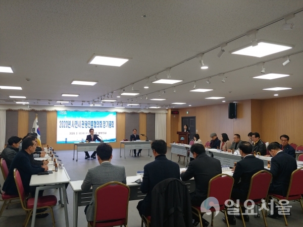 사천시 관광진흥협의회가 2020년 정기총회를 송도근 시장과 서원호 위원장을 비롯한 위원 24명이 참석한 가운데 12일 시청 2층 대회의실에서 개최했다. @ 사천시 제공