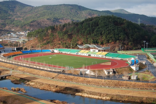 광양시는 공공체육시설 휴장(공설운동장)을 결정했다.