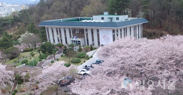 진주시는 코로나19 확진자 발생에 따라 감염 방지와 사전예방을 위해 시립도서관 5곳을 23일부터 29일까지 7일 동안 임시휴관한다. @ 진주시 제공