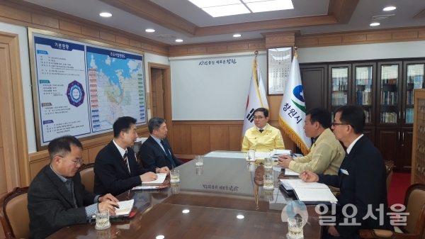 창원시(시장 허성무)는 21일 캐나다한인과학기술자협회(AKCSE) 김정우 회장을 만나 제조AI 사업, 6월 한-캐나다 AI 연구소 개소 등 인공지능 현안사업에 대해 논의했다. @ 창원시 제공