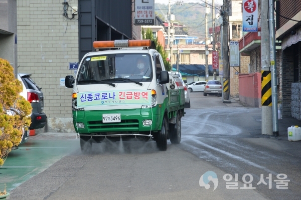 진주시는 '코로나19' 지역 내 감염 확산 방지를 위해 하절기 읍면동 방역자원을  조기 투입하는 등 가능한 방역자원과 인력을 총동원하고 있다. @ 진주시 제공