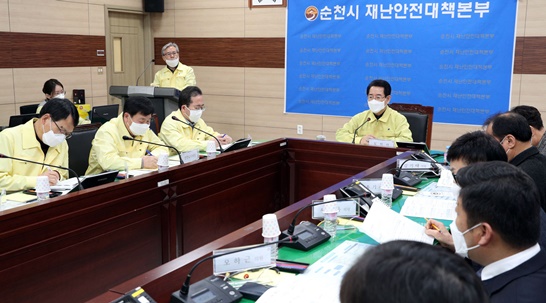 사진은 김영록 지사의 순천시 코로나19 대응상황 보고 현장