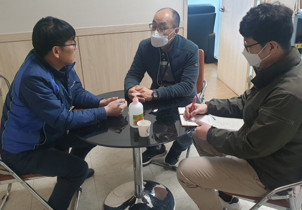 전남 영암경찰서는 마스크 구입과 관련한 유통질서 교란 행위에 대한 특별 단속팀을 28일부터 운영하고 있다.