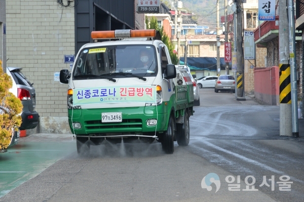 진주시는 '코로나19' 확산 방지를 위해 방역 활동을 펼치고 있다. @ 진주시 제공