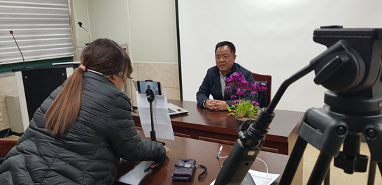 전남 함평군이 유튜브를 통해 농업대학 개강식을 진행하고 있는 모습이다.