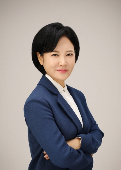 더불어민주당 13호 영입인재로 지난 27일 입당한 이수진 전 판사. 이 전 판사의 출마지로는 나경원 자유한국당 의원의 지역구인 서울 동작을이 언급된다.