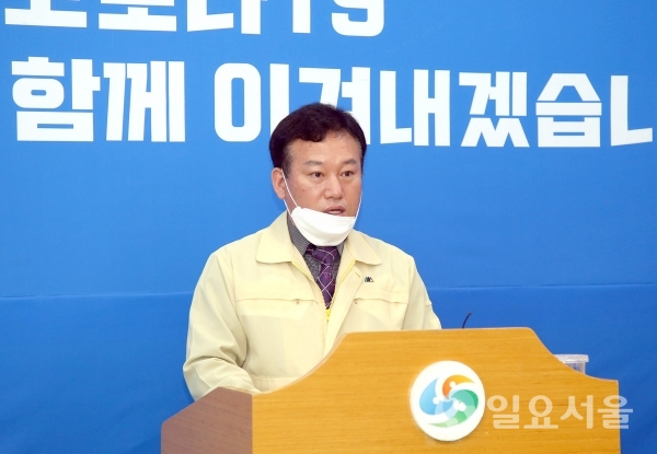 류효종 스마트혁신산업국장이 코로나 긴급자금 확대 관련 브리핑을 하고 있다. @ 창원시 제공