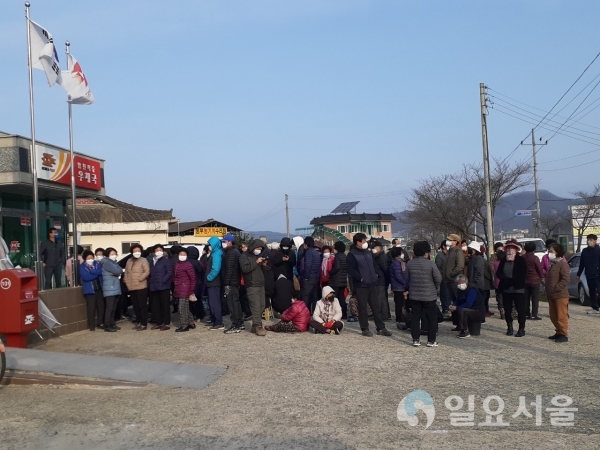 합천군은 코로나 19가 급속하게 확산됨에 따라 군민들에게 1인 1매의 마스크 총 4만400매를 배부했다. @ 합천군 제공