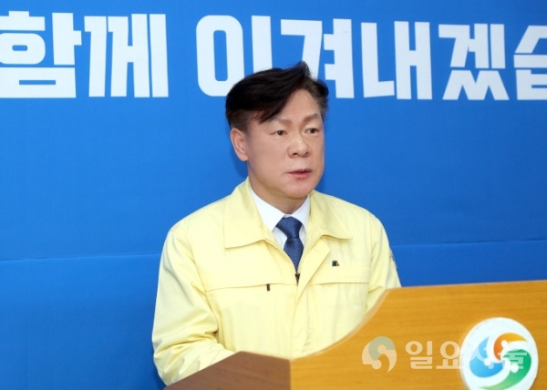 안병오 창원시 종합상황실장이 지난 10일, 시청 프레스센터에서 '코로나19'와 관련해 정례브리핑을 하고 있다. @ 창원시 제공