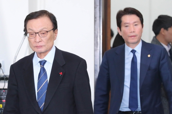 이해찬(왼쪽) 더불어민주당 대표와 이인영(오른쪽) 민주당 원내대표. [뉴시스]