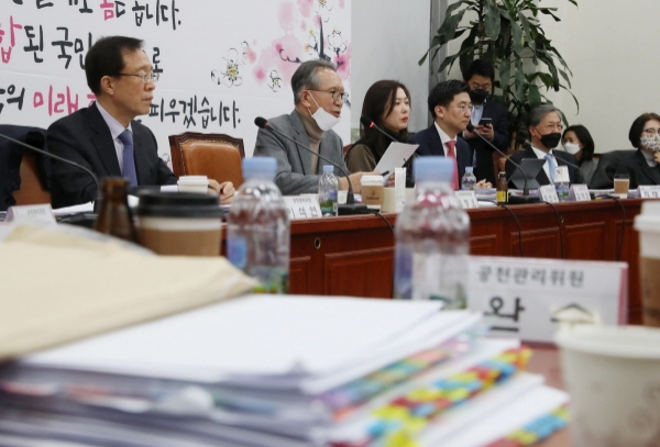 김형오 미래통합당 공천관리위원장이 26일 서울 여의도 국회에서 기자간담회를 하고 있다. 2020.02.26. [뉴시스]