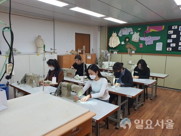 진주시 능력개발원 무지개동산회 수제 면 마스크 제작 재능기부 @ 진주시 제공