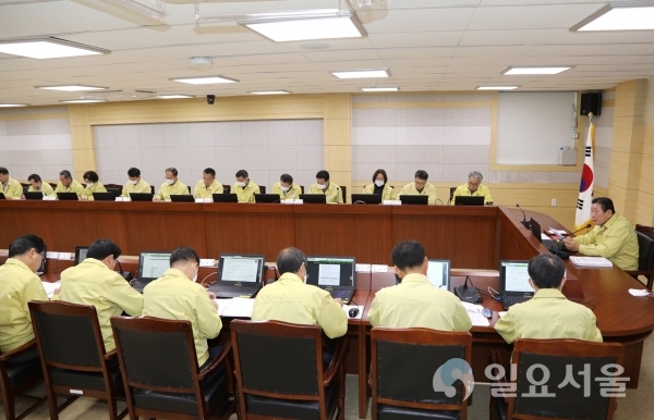 함안군은 16일 오전 8시 40분 군청 별관 3층 회의실에서 조근제 군수 주재로 3월 현안 점검회의를 가졌다. @ 함안군 제공