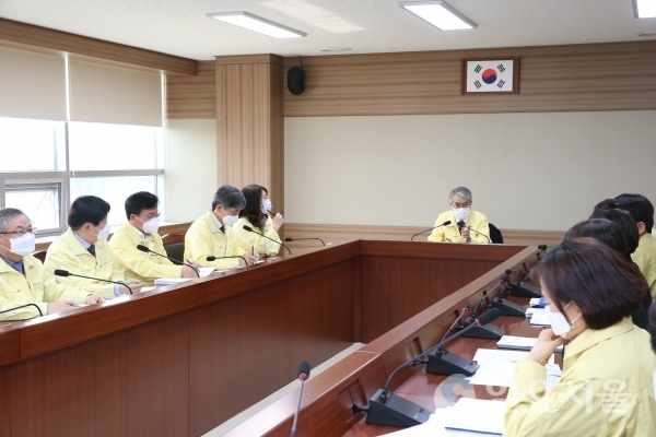 오는 23일에서 4월 6일로 2주간 연기됨에 따라 경상남도교육청(교육감 박종훈)은 후속 조치를 18일에 발표했다. @ 경남교육청 제공