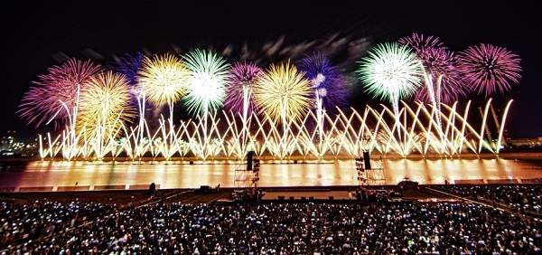 포항해병대문화축제 & 포항국제불빛축제 개초시기 연기(사진=지난해 불빛축제).