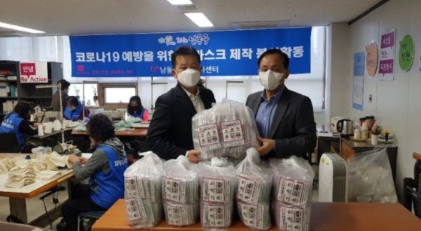 집배원에게 필터교체용 면 마스크 600개를 전달했다