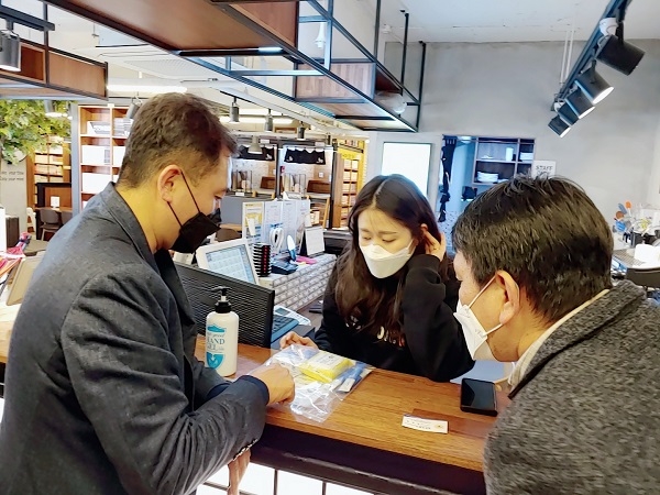경주 학교전담경찰관이 청소년 출입업소 코로나19 예방 및 선도에 앞장서고 있다.