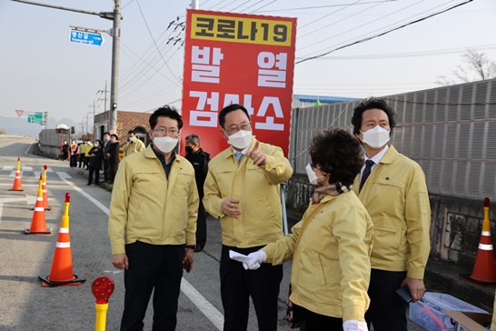 명현관 해남군수가 도로발열검사소 현장점검에 나섰다.