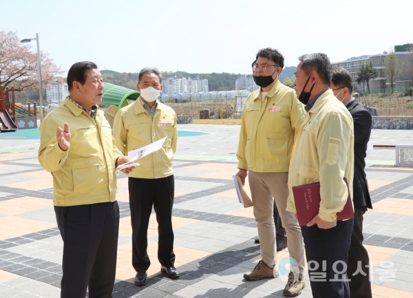 조근제 함안군수는 지난 8일, 독립운동가 대암 이태준 선생의 기념관 건립예정지를 방문해 현장 관계자로부터 사업 현황을 청취하고 그간의 진행사항을 점검했다. @ 함안군 제공