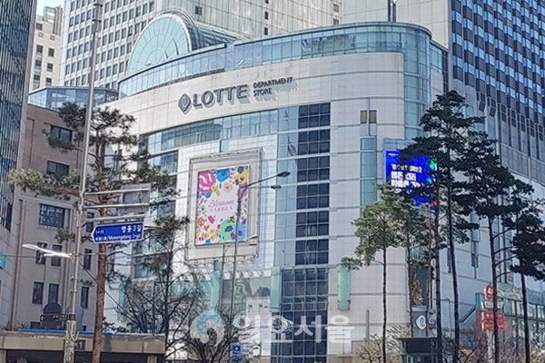 국내 백화점들이 코로나19 사태에 따른 소비심리 위축을 극복하고자 할인 행사를 적극 활용하고 있다. [일요서울]