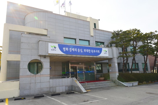 목포시가 출산부와 산후조리업 종사자에게 마스크 지원에 나섰다(목포시보건소 전경).