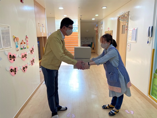 보성군은 관내 거주하고 있는 아동·청소년들을 위해 면 마스크 추가 보급에 나섰다.