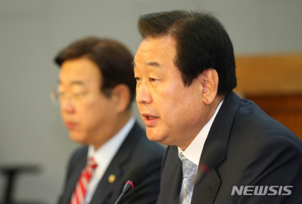 김무성 자유한국당 의원이 12일 오전 서울 여의도 국회 의원회관에서 열린 ‘열린토론,미래: 대안찾기’에 참석해 모두발언을 하고 있다. [뉴시스]