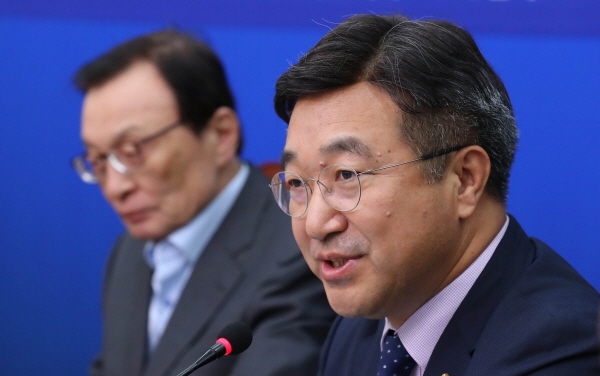 더불어민주당 윤호중 총선기획단장이 지난 5일 서울 여의도 국회에서 열린 제1차 총선기획단 회의에 참석해 모두발언을 하고 있다.  [뉴시스]