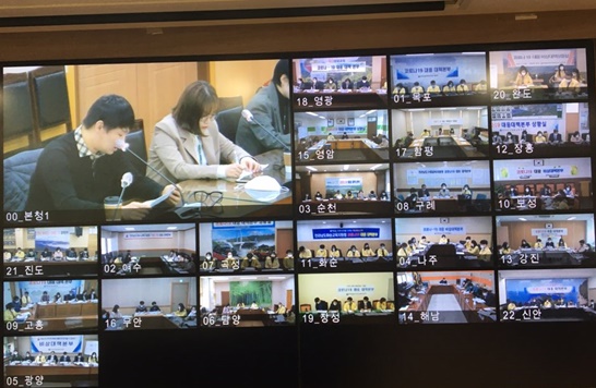 전남 교육청 주관으로 도교육청 5층 상황실과 22개 시·군 교육지원청을 화상으로 연결하는 영상모의훈련에 총 144명이 참여했다.