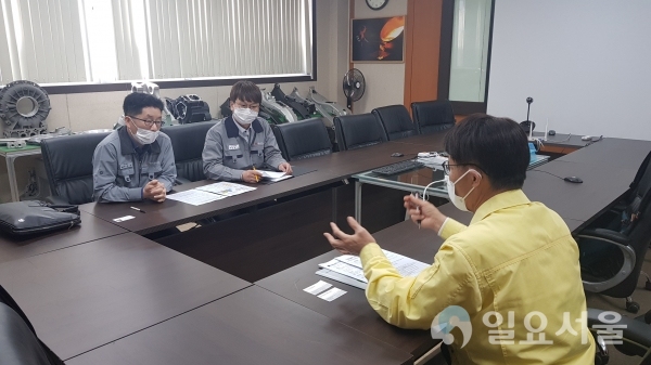 진종상 경제교통과장이 대신금속(주)를 방문해 기업노동자 전입지원금 지원사업 홍보를 요청했다. @ 창원시 마산회원구 경제교통과 제공