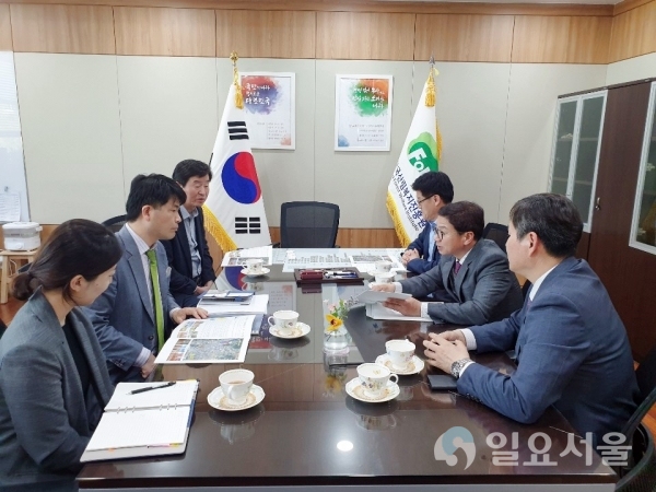 조현옥 함양군 부군수는 국비 확보를 위해 29일, 산림청 산하 한국산림복지진흥원을 방문했다. @ 함양군 제공