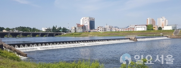 남강수중보 전경 @ 진주시 제공