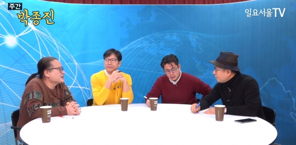 '주간 박종진' 시작과 함께한 김갑수 문화평론가, 함익병 피부과 원장, 박종진 앵커, 이봉규 정치평론가(왼족부터)