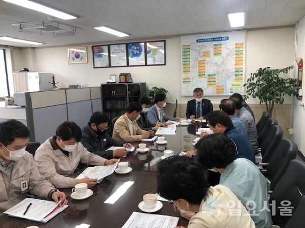 창원시 마산회원구는 8일, 구청장실에서 회원1동 주민대표들을 대상으로 도시가스 공급에 따른 향후 추진 방안에 대해 설명했다. @ 창원시 마산회원구 경제교통과 제공