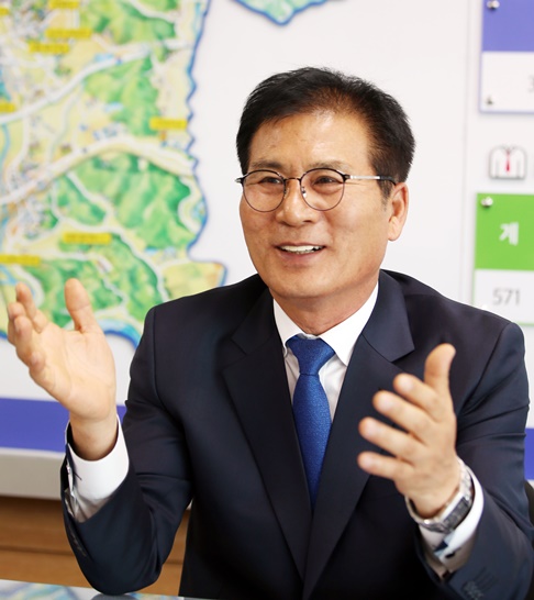 전남 함평 이상익 군수가 취임 한달여만에 새 군정목표을 확정했다. '새로운 도약 희망찬 함평’...